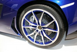 Pirelli équipe la nouvelle Lamborghini Aventador LP 700-4 Roadster avec des pneumatiques P Zero sur-mesure