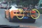 Insolite - Un porte-vélos sur une Lamborghini Gallardo