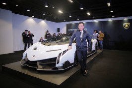 Livraison d'une Lamborghini Veneno Roadster à Hong-Kong