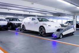 Des robots déplacent les voitures dans l’usine Audi