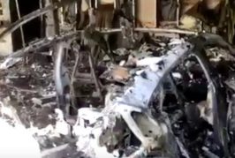 Un Porsche Taycan ravagé par le feu dans un garage en Floride