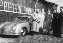 Porsche célèbre 70 ans de livraison à l'usine de Stuttgart-Zuffenhausen