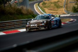 Porsche 718 Cayman GT4 Clubsport MR avec un nouveau kit carrosserie composite en fibre naturelle