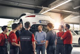 Nouvelle promotion de techniciens en alternance Porsche Institut