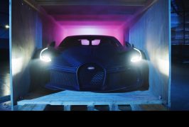 Rare unboxing d'une Bugatti Divo - La logistique premium de Bugatti
