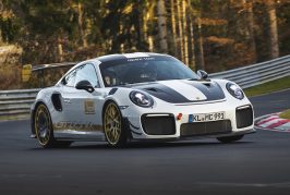 Porsche 911 GT2 RS MR Taxi d'Apex pour le Nürburgring