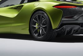 Des pneus intelligents Pirelli en première monte sur la McLaren Artura