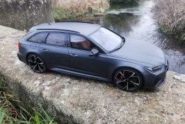 Testé - Miniature Audi RS 6 Avant C8 gris Daytona mat au 1:18 par GT Spirit