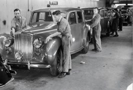 Bentley célèbre 75 ans de fabrication de voitures à Crewe