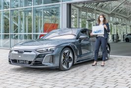 Livraison de la première Audi RS e-tron GT à l'Audi Forum Ingolstadt
