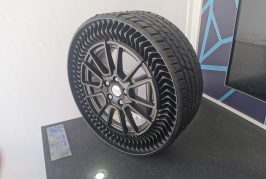IAA 2021 - Découverte du pneu sans air Michelin Uptis sur une Mini Electric