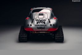 Une Porsche 356 avec des skis et des chenilles pour affronter l'Antarctique