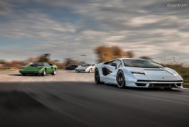 La Lamborghini Countach LPI 800-4 sur la route entourée de ses aînées