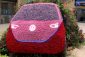 Un VW ID. Buzz fait de fleurs exposé à Bruxelles