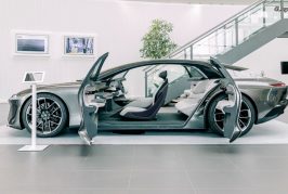 Exposition de l'Audi grandsphere concept à l'Audi Forum Neckarsulm