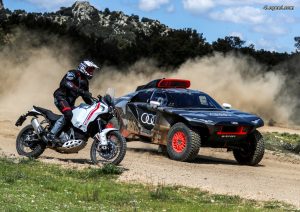 big-audi-rs-q-e-tron-vs-ducati-desertx-3