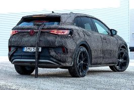 Volkswagen a habillé l'ID.4 GTX dans un costume de chat à fourrure