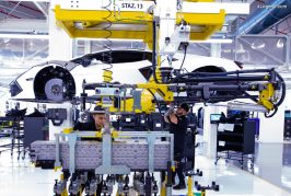 Au cœur de la fabrication de la Lamborghini Revuelto