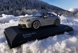 Miniature Porsche 911 GT3 type 992 gris Craie par Solido au 1:43