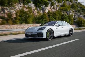 big-porsche-panamera-e-hybrid-2024-300x2