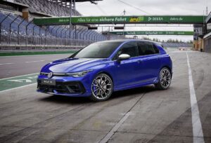 big-vw-golf-r-2024-300x204.jpg