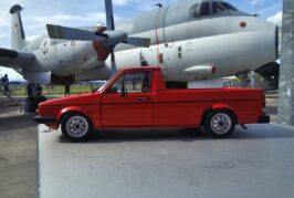 Miniature VW Golf Caddy Mk1 rouge de 1983 au 1:18 par Solido