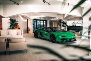 big-decouverte-lamborghini-lounge-porto-