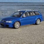 Miniature Audi RS 4 Avant B5 bleu Nogaro de 2000 au 1/18 de Ottomobile – OT1272